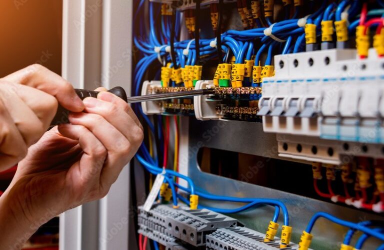 Installers and maintenance of power lines